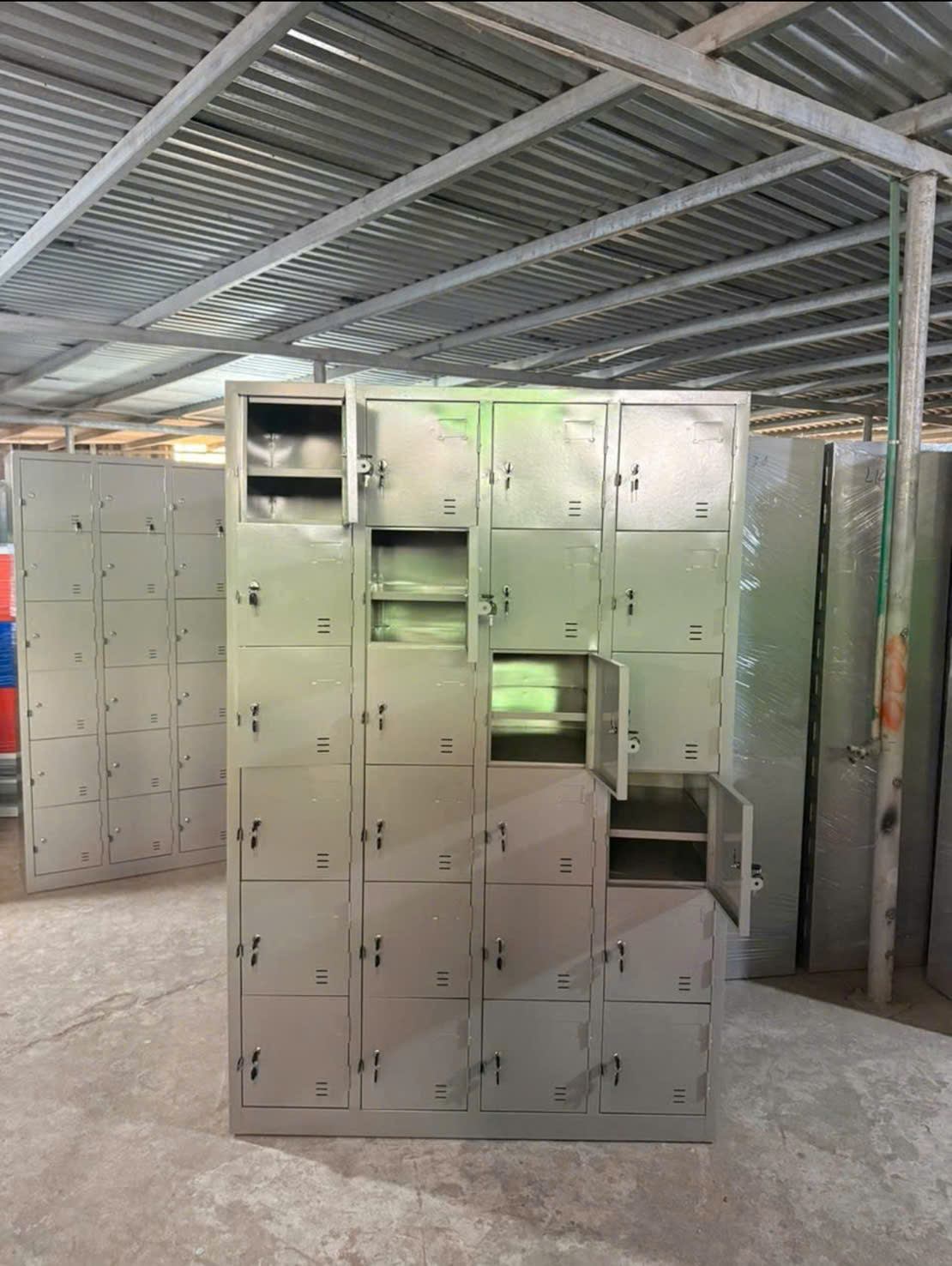 Tủ Locker Sắt Văn Phòng 24 Ngăn Độc Lập